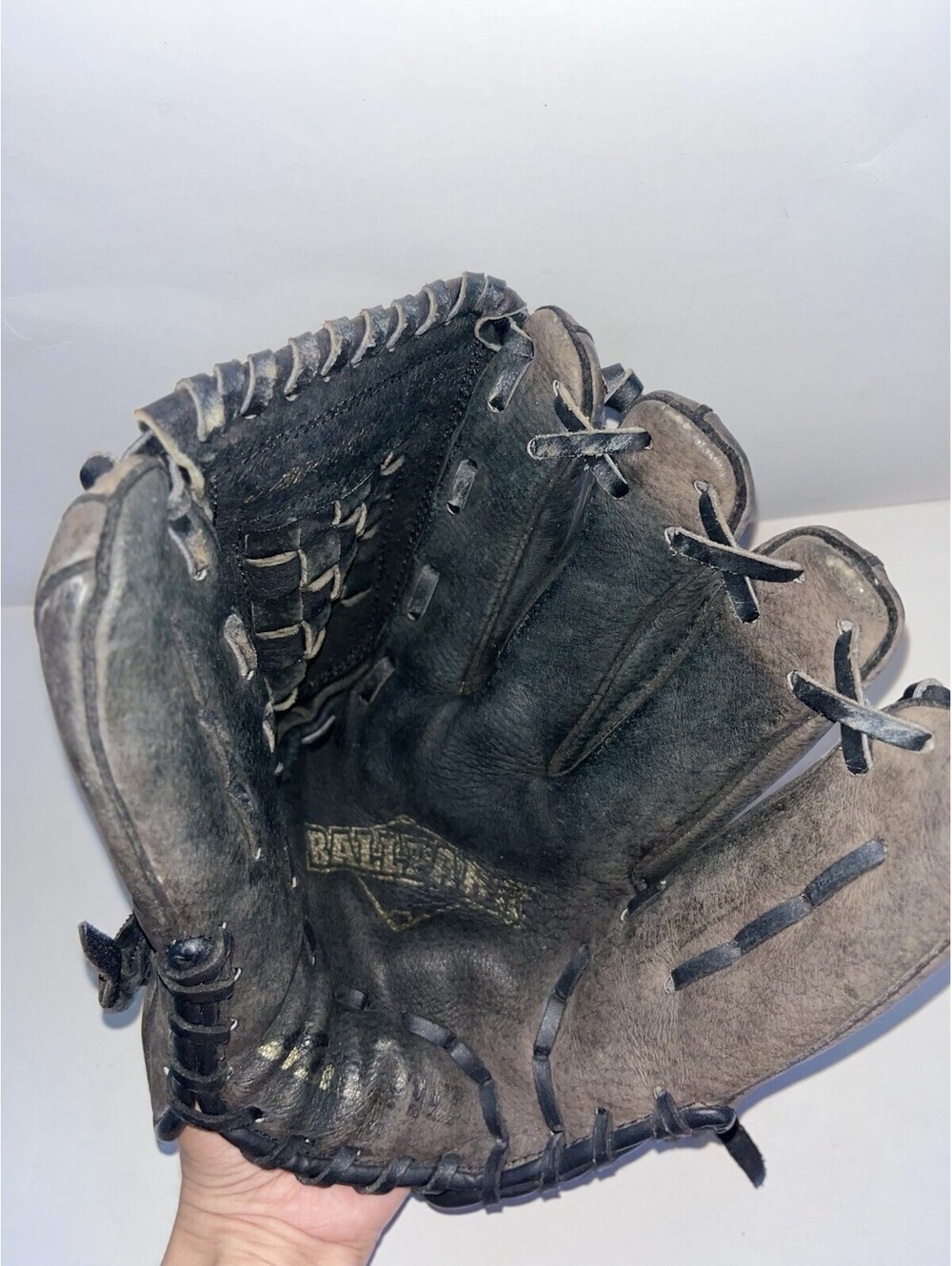 MIZUNO Leather Glove Women’s Fast Pitch Softball, WELL USED Unknown Size